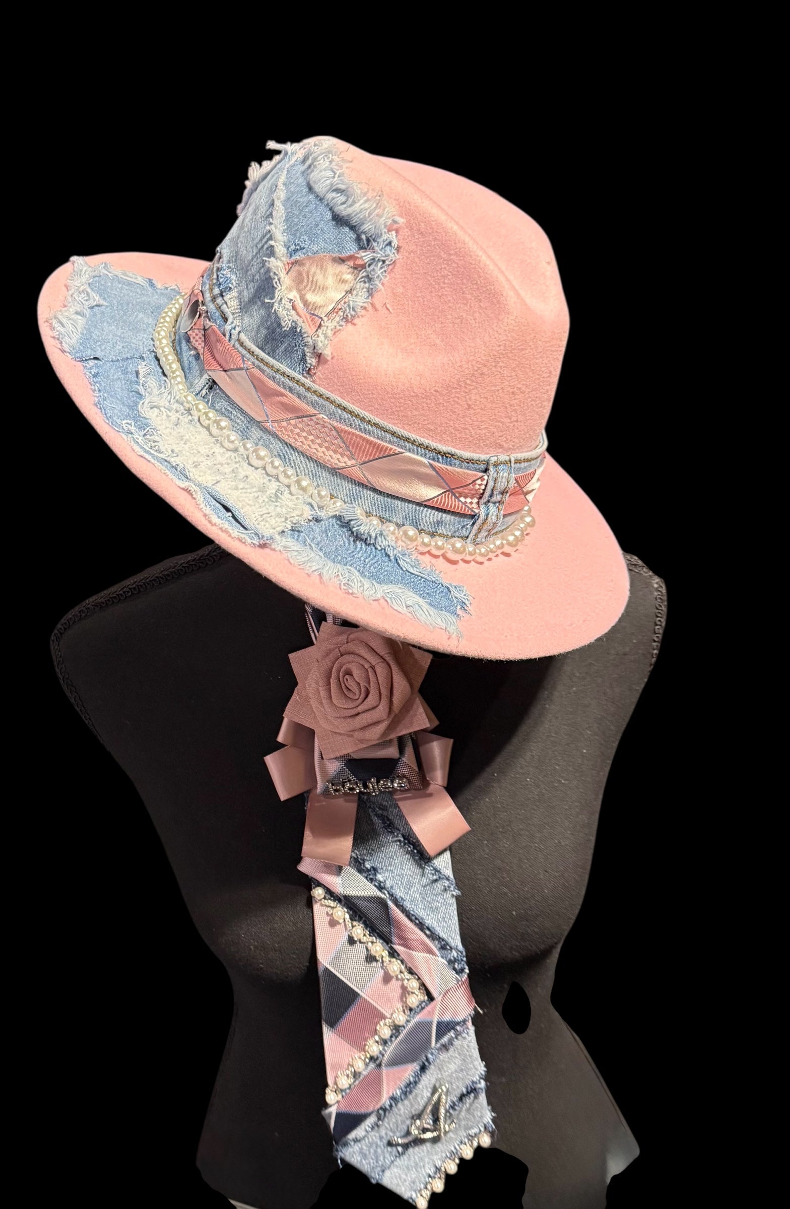 FEDORA+NECKTIE NECKLACE STATEMENT SET